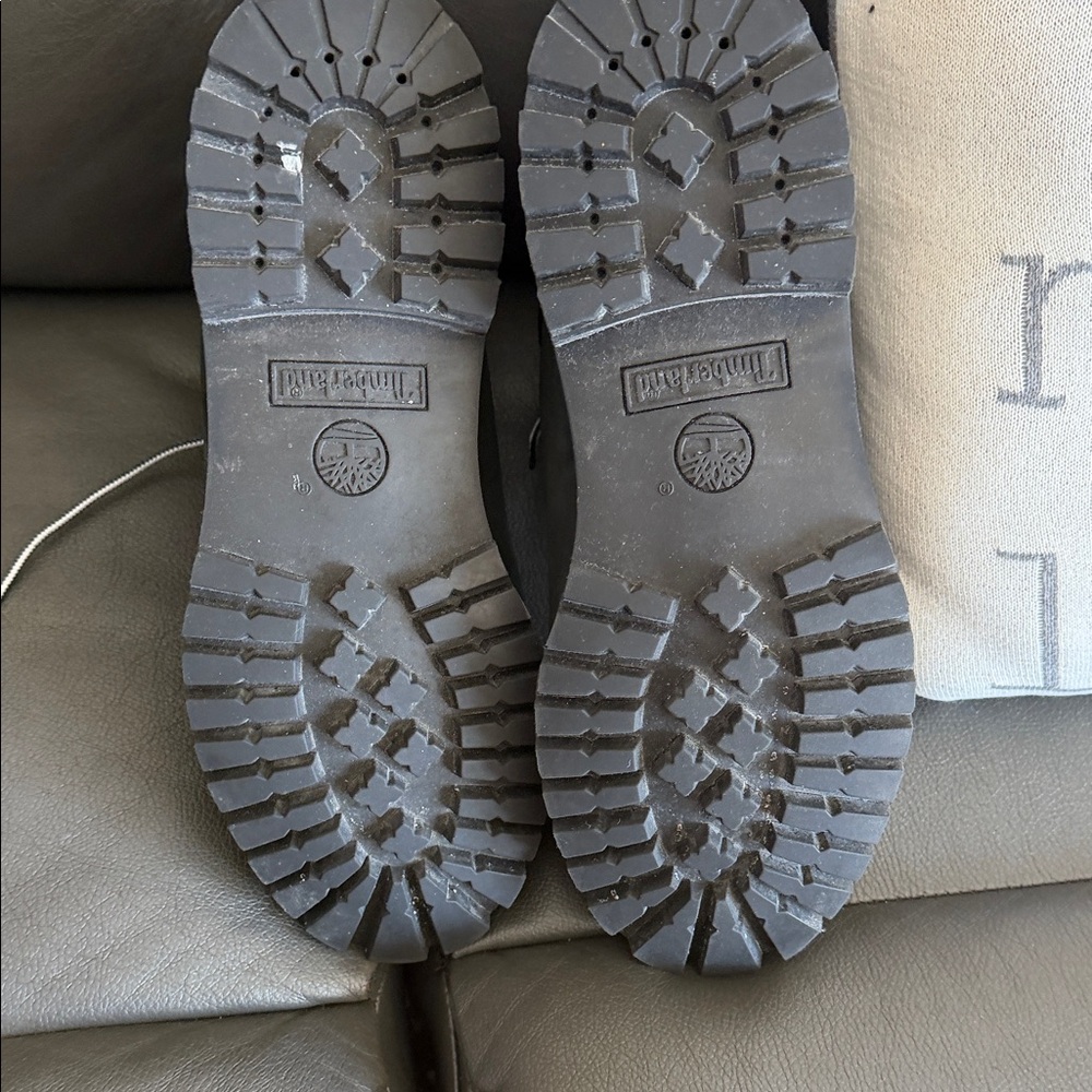 Timberland Men's Dark black with contrasting laces - Picture 7 of 7